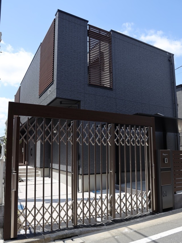 東京都板橋区 存在感のあるゲートを使った外構施工例 エクステリア 外構工事専門店 東京エクステリアデザイン Com