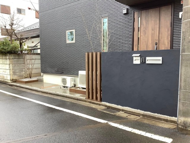 建物とマッチした門柱がカッコ良い新築外構 エクステリア 外構工事専門店 東京エクステリアデザイン Com