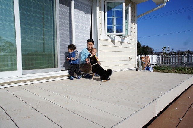 2色の人工木ウッドデッキ工事施工例 エクステリア 外構工事専門店 東京エクステリアデザイン Com