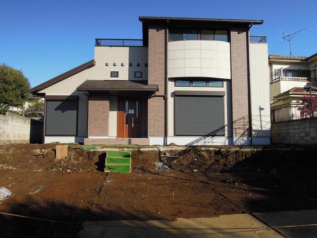 高級住宅地に立つ新築ハイクローズ外構施工例 高級住宅地に立つ新築ハイクローズ外構施工例