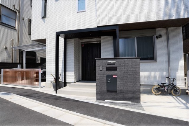 東京都 直線ラインを生かしたモダンな門回り エクステリア 外構工事専門店 東京エクステリアデザイン Com
