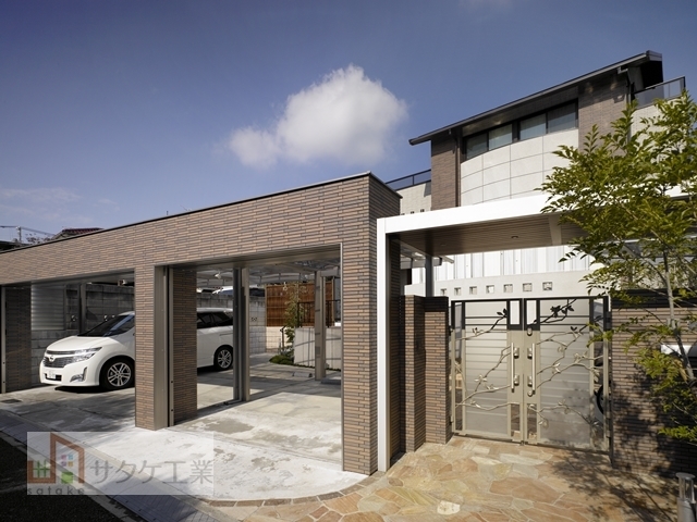 高級住宅地に立つ新築ハイクローズ外構施工例 高級住宅地に立つ新築ハイクローズ外構施工例